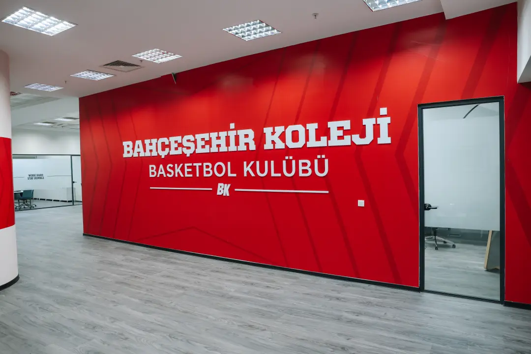 Evimiz Sinan Erdem Spor Salonu’nda giydirme çalışmalarına devam ediyoruz!